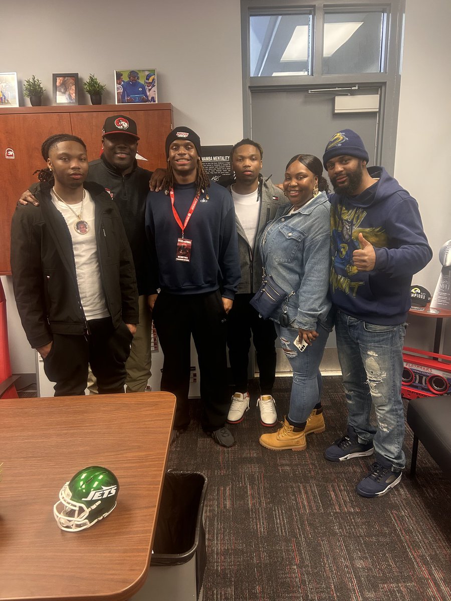 C’Quarhion “ Fat” Mitchell 3 tweet media