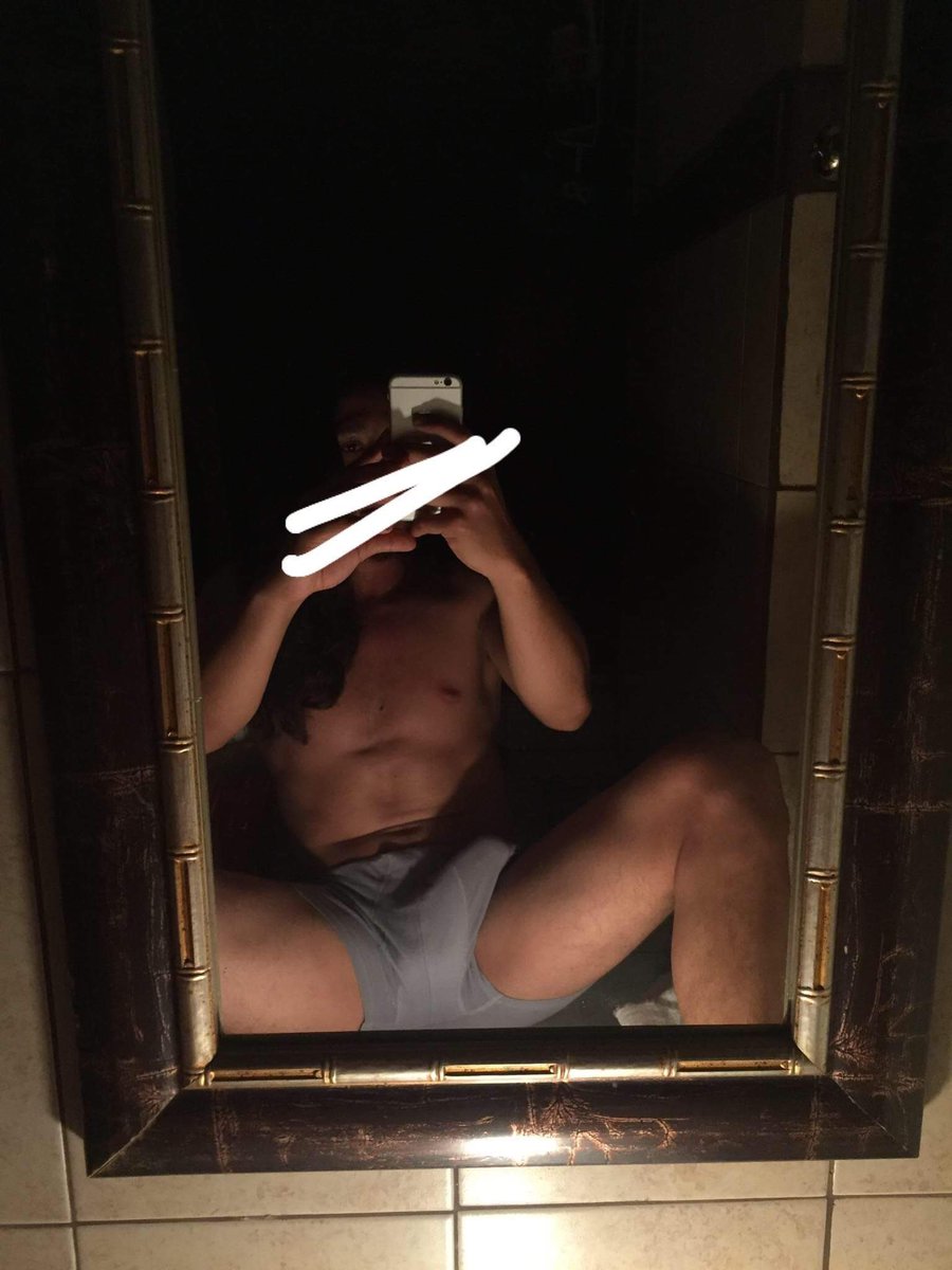 Mite036048's tweet photo. @aleja191250 Corazón y respondo mi propia foto con otra sacándomela 🍆 https://t.co/mD6GJYY6lD