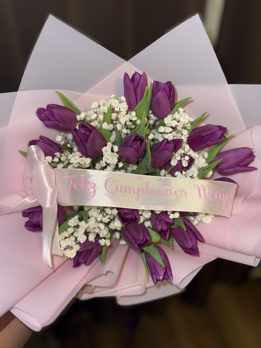 Un año y mes y para mi cumple me dejo estas flores y nunca dejo de hacerlo ❤️