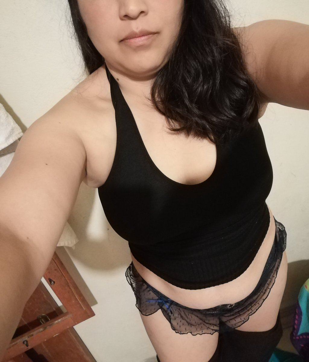 Parejasur4040's tweet photo. Sigan con sus opiniones le encanta leerlos y el mejor comentario le manda una foto exclusiva saludos https://t.co/ktak9NkYfs