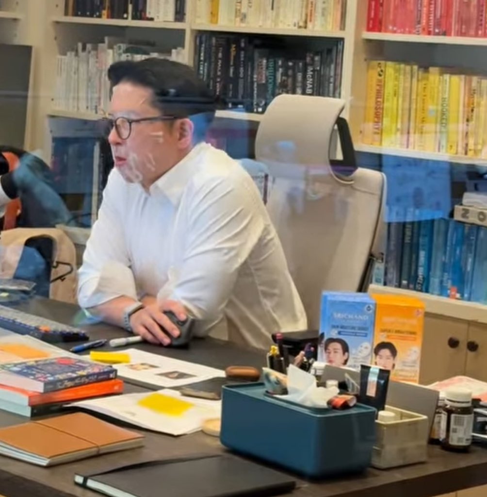 ชอบความขายของของคุณ CEO มาก 5555555555555

#มาส์กแบม
#SRICHANDxBamBam