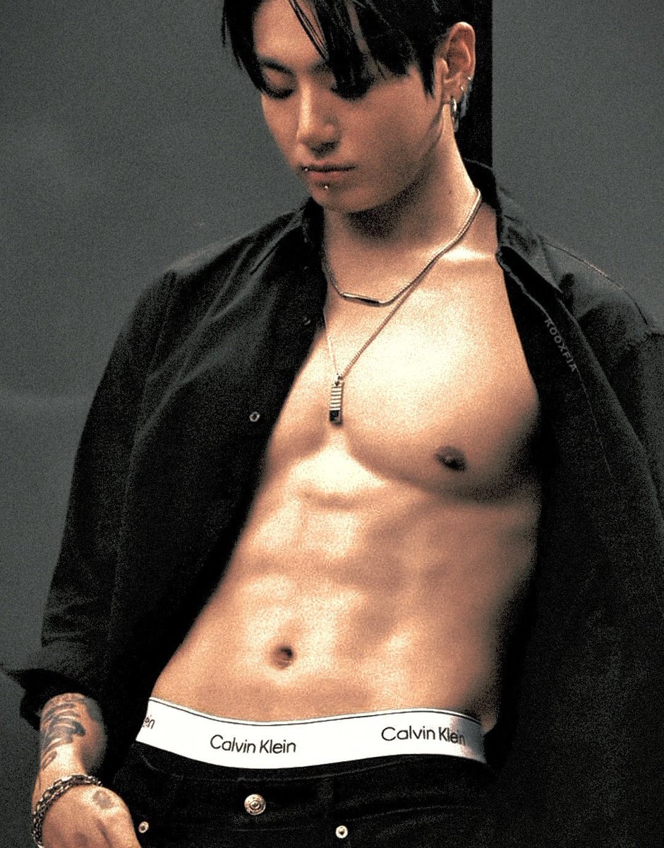 as vezes eu esqueço que por trás do jungkook fofo existe esse trenzão aqui