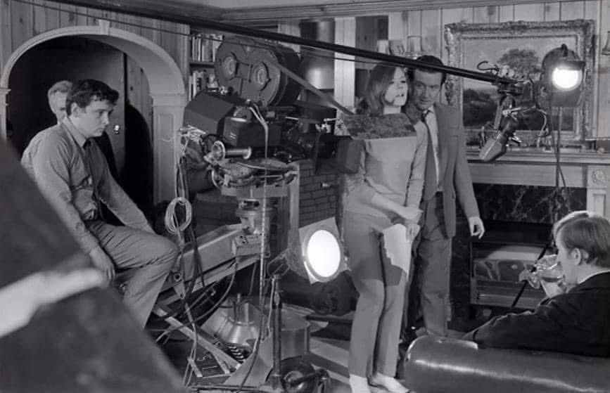 TimeLordDrew61's tweet photo. Behind the scenes photos from The Avengers Series 6 Story The Forget Me Knot by Brian Clemens. Directed by James Hill. #PatrickMacnee #DianaRigg #LindaThorson #PatrickNewell #PatrickKavanagh #JeremyYoung #AlanLake #JeremyBurnham #TheAvengers https://t.co/h2mso8m1AU