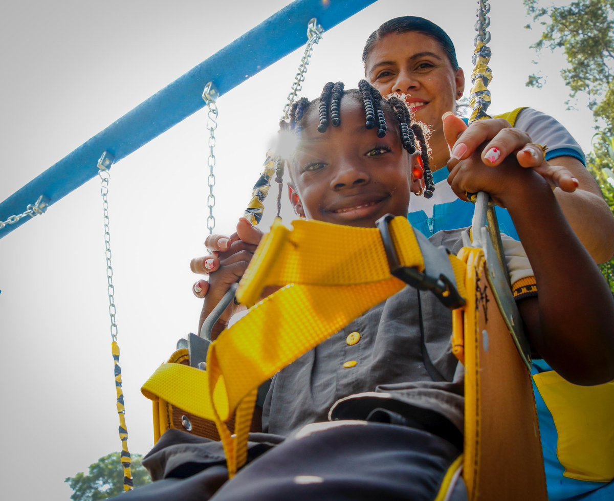 Medellín fue reconocida por Urban95 Academy como una de las 10 ciudades de Latinoamérica que está liderando, con compromiso, el cuidado y el desarrollo integral de la primera infancia ❤️. 

Este reconocimiento refleja el trabajo que hemos hecho desde Buen Comienzo, un programa