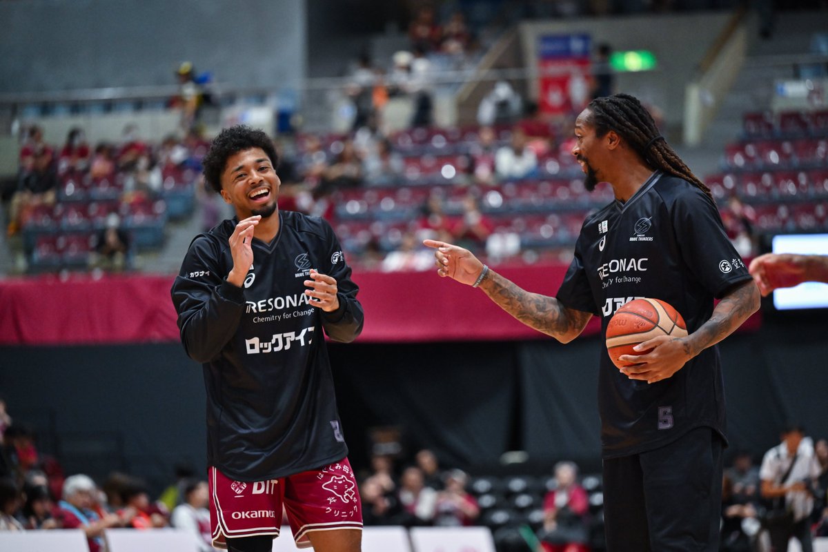 brave_thunders's tweet photo. B.LEAGUE モテ男No.1 決定戦 2026
#ロイをグランプリへ 👑

本日の投票はこちらから👇🏻

📕WEB投票
https://t.co/0D9cOLUUFe
*1番目に「伊久江ロイ英輝」を選択

📗B.LEAGUEカード投票
アプリorブラウザ
https://t.co/RUQZVnJ8Hw
*10連ガチャで追加投票も可能

#Bリーグバレンタイン https://t.co/CkmQv9DVm2