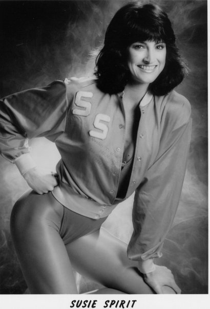 lucha_femeniles's tweet photo. FELICITENLA HOY CUMPLE UN AÑO MAS DE VIDA LA LUCHADORA DE LOS AÑOS 80S DE LA EMPRESA GLOW SUSIE SPIRIT HAPPY BIRTHDAY...MUCHAS FELICIDADES https://t.co/2c7jybjYcj