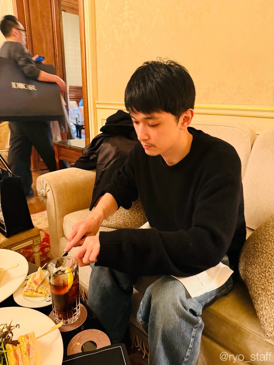 今週も #ばけばけ お楽しみいただけましたか？ということは19週の予告もご覧いただけたということで😢
『錦織の週』らしい来週2月13日(金)、吉沢は #あさイチ にも出演予定です。こちらも是非お忘れなく！
なんだか不穏な予告でしたので、パリでブランチしていた吉沢を📸「うまい」と御満悦でした😊✨