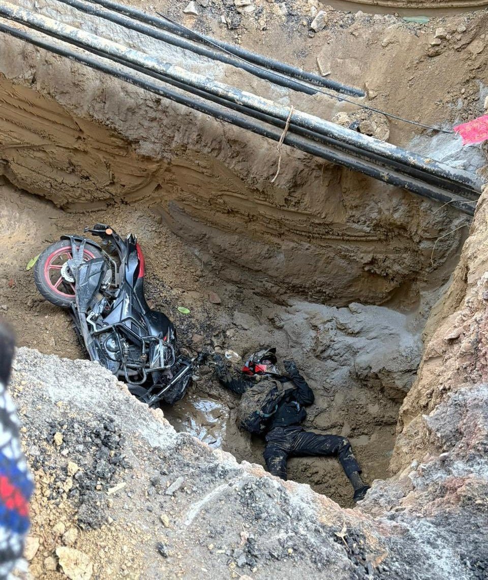 Deeply disturbing to see a biker lose his life after falling into a deep, open pit at night in Janakpuri, Delhi. 

His body reportedly lay there the entire night with no rescue, no response, and no authority in sight for hours. 

How does a human life go unnoticed like this? This