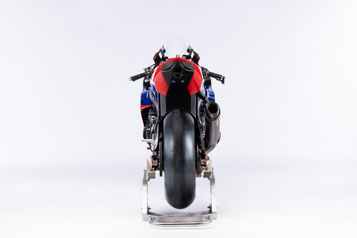 HondaMoto_HRC's tweet image. 360° of pure Fireblade attitude!

#Honda #WSBK