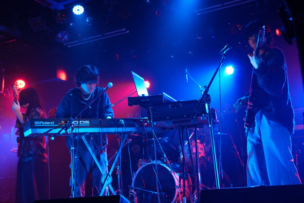 久しぶりの渋谷楽しかった！

2026/2/4

📍 SHIBUYA CYCLONE

M1. THRONE
M2. 私小説
M3. grapes
M4. 伽藍堂
M5. Theatrical 
M6. dopamine