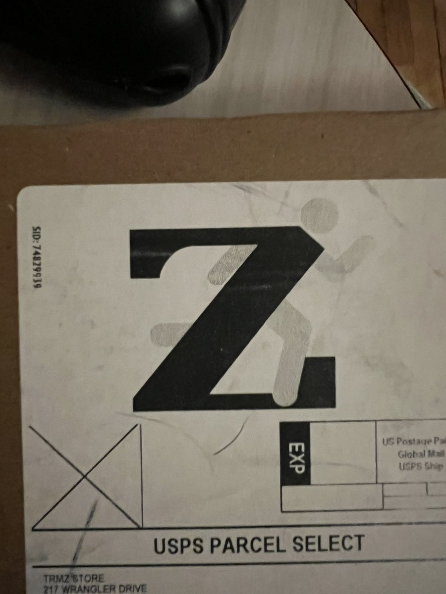 zvezda36's tweet photo. @TheRunningManZ I did not think you had custom shipping labels - pretty cool! https://t.co/JVGppYoOP2