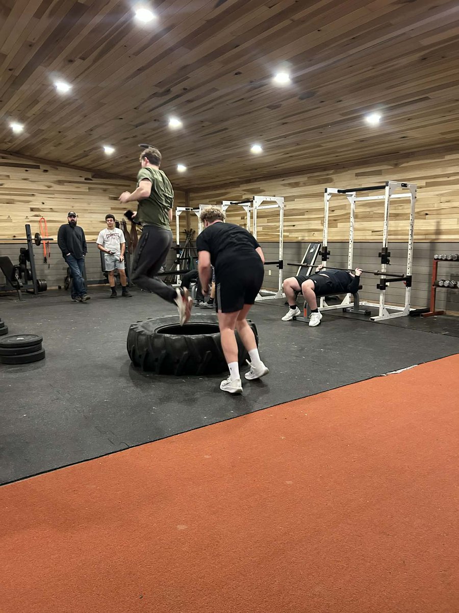 KeegenBolin's tweet photo. In the gym every day working to be the best there is. Hard work beats talent when talent don’t work hard. #hardwork #Grinding https://t.co/FDGIAmSWcP