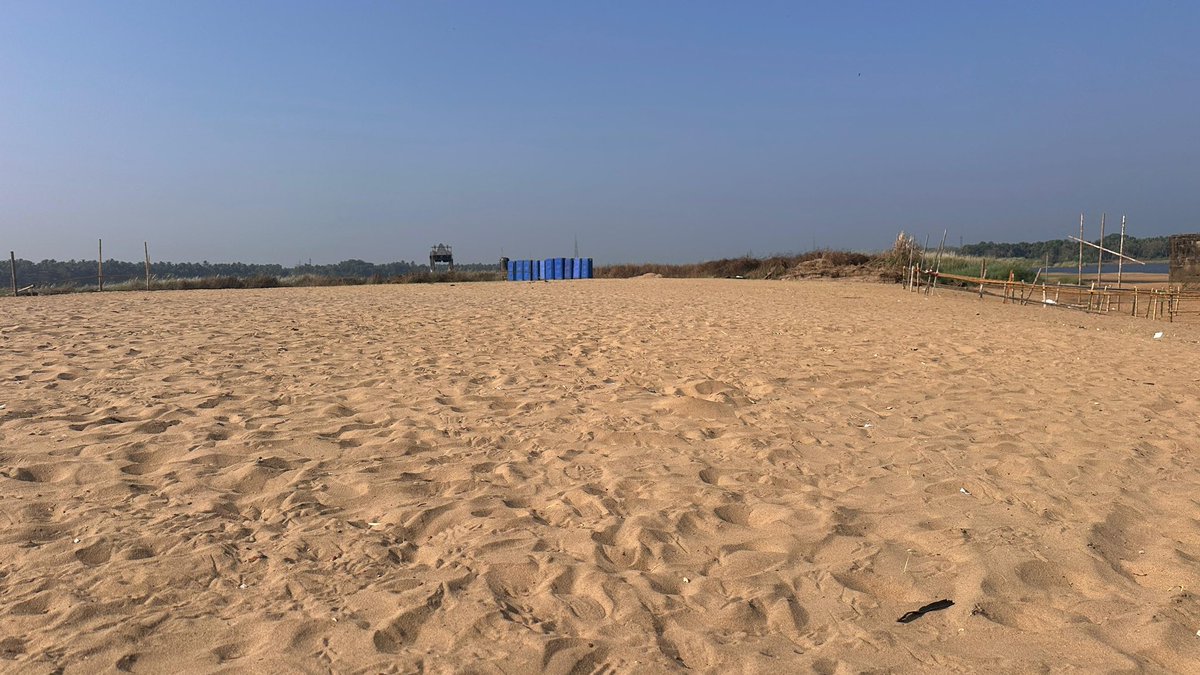 20 lakh people visited Thirunavaya for Maha Magha Mahotsavam in 15 days. After the event? Volunteers spent 2 days cleaning the Bharathapuzha river bed. No debris. No plastic. Cleaner than before. This is how you celebrate. Big salute. 🙏 #kerala #maghmela2026