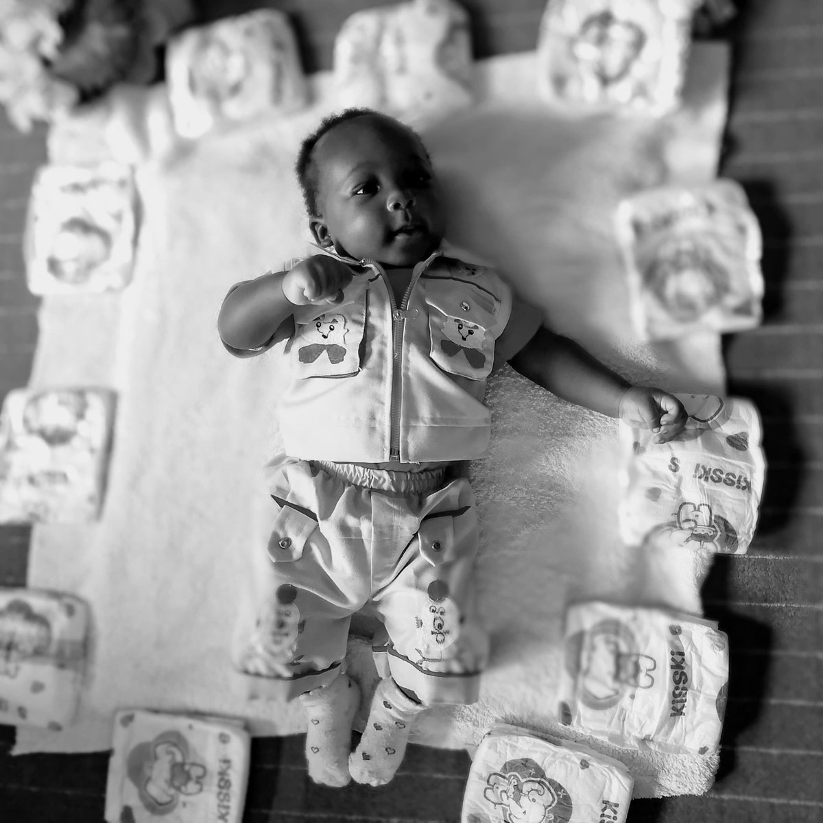 charles_alonge's tweet photo. Make baby jason bibire Alonge a kisskids diaper Ambassador @kisskids https://t.co/dj4UkUzvLn