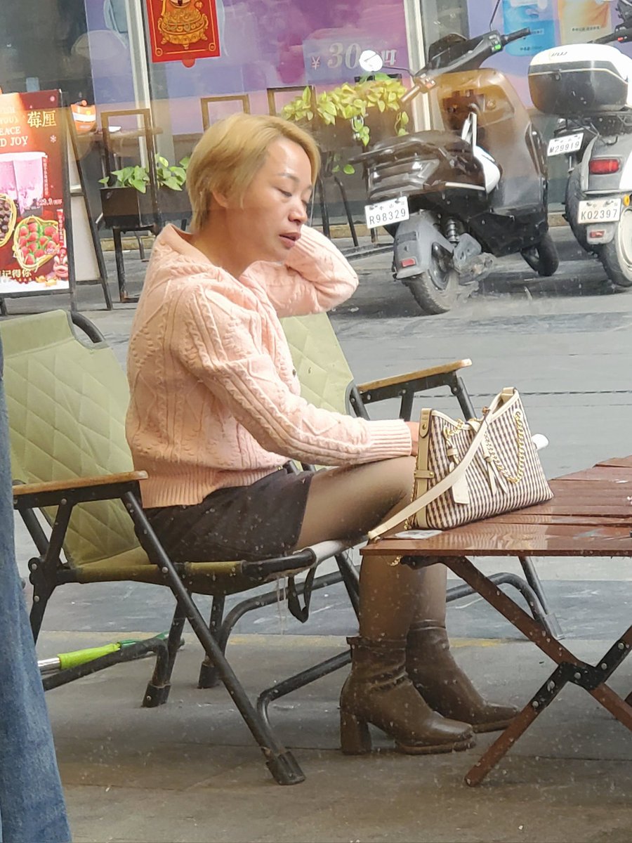 行走的荷尔蒙...