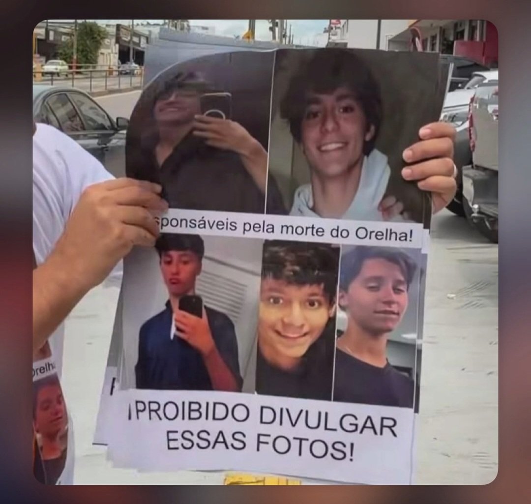 Ésto pasó en Brasil, 5 chamacos golpearon a una perrita con un palo con clavo, la torturaron, le metieron el palo por el ano hasta sacarlo por la boca, le enterraron un clavo en el cráneo y la dejaron ahí medio muerta.
Los vecinos cuando la encontraron solo pudieron dormirla para