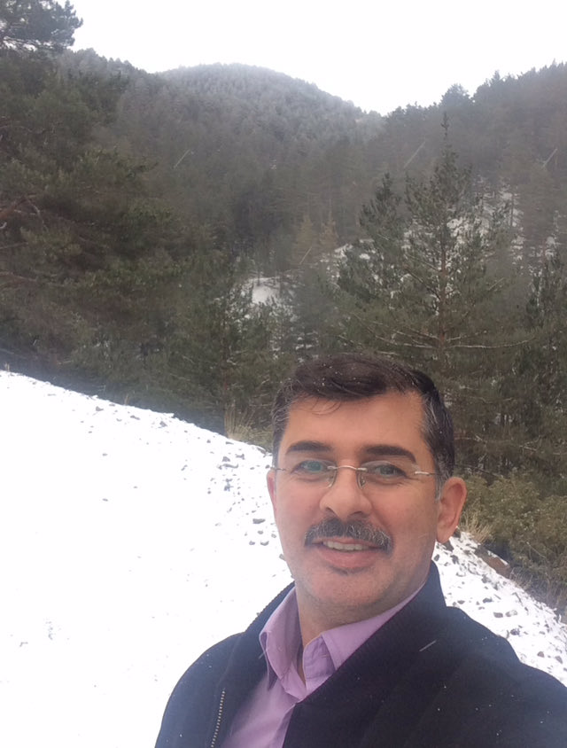 Rasûlullah(s.a.v) şöyle buyurdu:
Hayat şartları sizinkinden daha aşağı olanlara bakınız; sizden daha iyi olanlara bakmayınız. Bu Allah’ın (c.c) üzerinizdeki nimetini hor görmemenize daha uygun bir davranıştır.(Müslim,Zühd 9)
Cuma’nın hayrı ve bereketi hepimizin üzerine olsun.