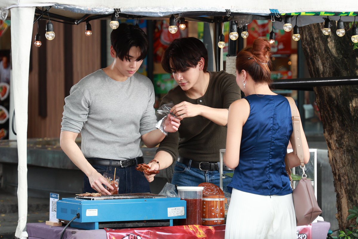 DareYouToDeath's tweet image. สน.นี้พ่อค้าหล่อ…บอกต่อจ้า

#DareYouToDeathEP7
[PHOTO BEHIND THE SCENES]