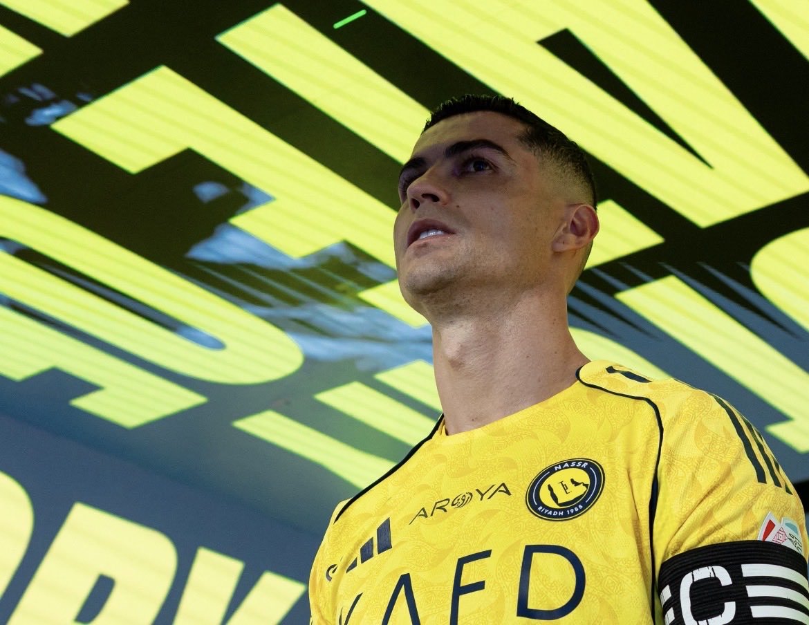 MessiFanatic_'s tweet image. Abandoned club.
Abandoned teammates.
In the middle of a trophy fight.
With a salary of 600,000 Euros per day. 
With a salary of 4.4M Euros per week.
With a salary of 17M Euros per month.
With a salary of 200M Euros per year.
Incredibly irresponsible and selfish act.