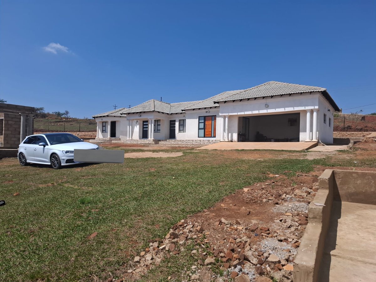 NathiSibiya8's tweet photo. @ZuluSweG Thanks for asking, I am not umfana ngiyindoda Mina. This is just the few no loan was taken building my house n buying cars. https://t.co/oo9butJqL5