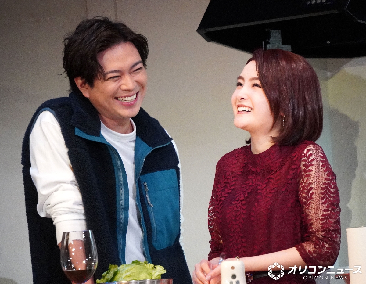 oricon's tweet photo. 加藤シゲアキ、内容を言うと呪われる⁉️
異例の“ネタバレ厳禁”会見
「知らなければ知らないほど面白い」

キャスト陣もネタバレに厳重警戒🚨
南沢奈央「思わず言っちゃいそう」
松尾諭「妻にも言えない」
https://t.co/LlmxPWgRFr

舞台『2時22分ゴーストストーリー』
フォトコール･囲み取材 https://t.co/M0H9PEztEH