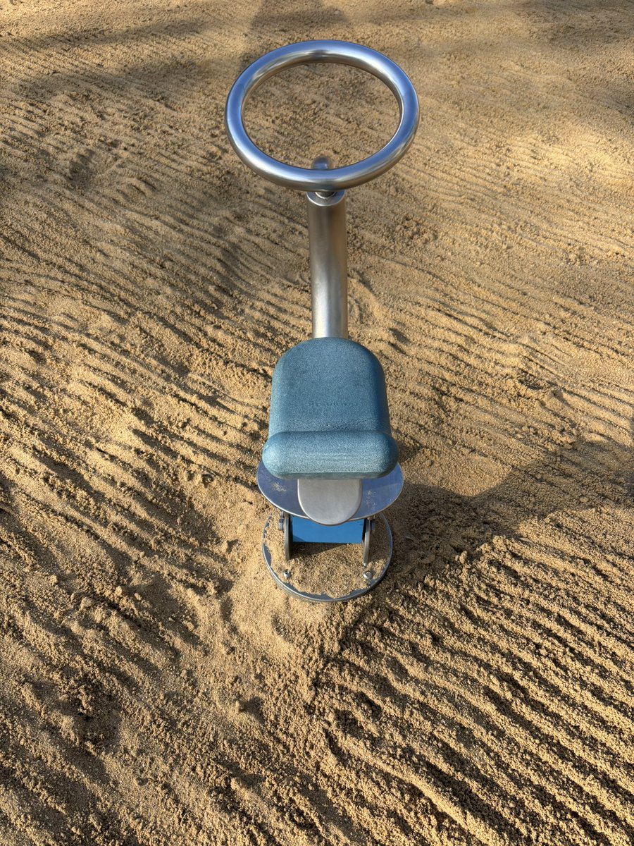 Tacitussi's tweet photo. Guten Morgen … immer wieder bewundere ich die Spielplätze im Rheinauhafen, geharkt und aufgepasst. Heute am Rande des Wochenendes
Aber noch viel zu tun. Gut so. Abends werde ich bekocht. Jetzt … Radio hören, WDR 5
#timeontheground
#spielplatzzeit
#winterbreak https://t.co/zeHEXmHcWv