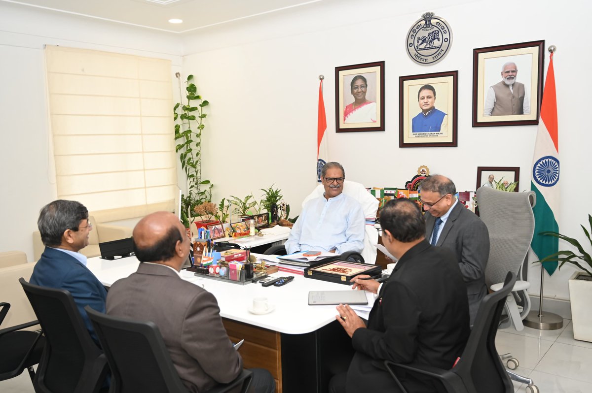 KVSinghDeo1's tweet image. Engaged in a constructive meeting with Shri Gurdeep Singh, CMD of NTPC, at Lok Seva Bhawan today.

@EnergyOdisha 
@ntpclimited

⚡🌱 #OdishaEnergy #SustainableGrowth #NTPC #LokSevaBhawan #OdishaProgress