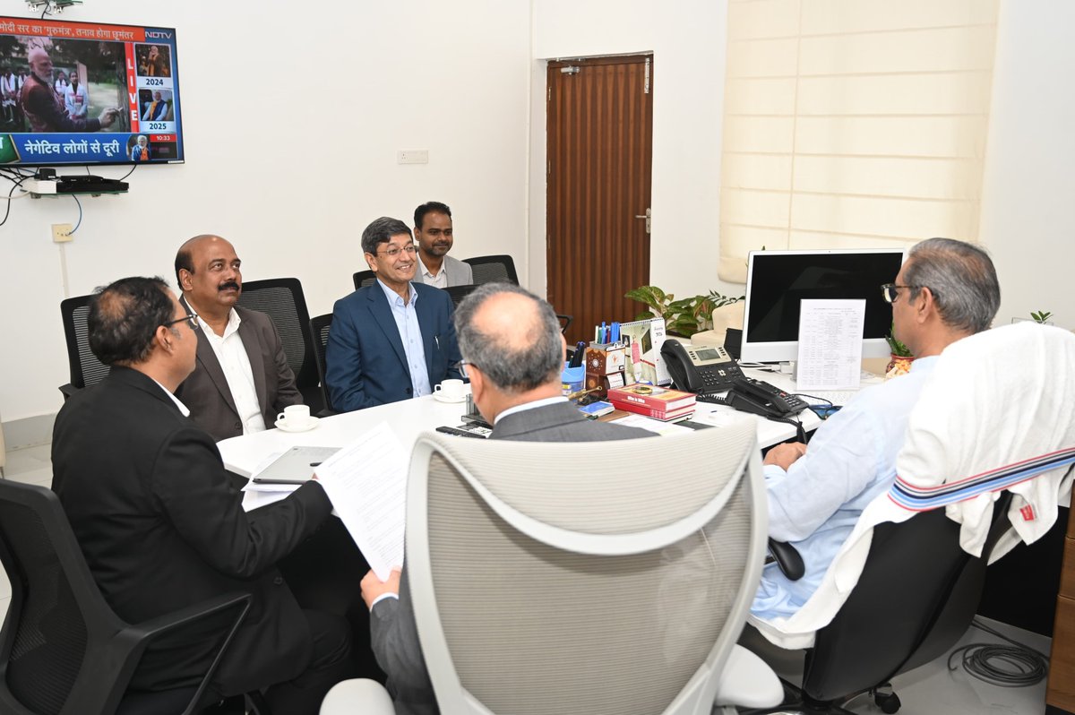 KVSinghDeo1's tweet image. Engaged in a constructive meeting with Shri Gurdeep Singh, CMD of NTPC, at Lok Seva Bhawan today.

@EnergyOdisha 
@ntpclimited

⚡🌱 #OdishaEnergy #SustainableGrowth #NTPC #LokSevaBhawan #OdishaProgress