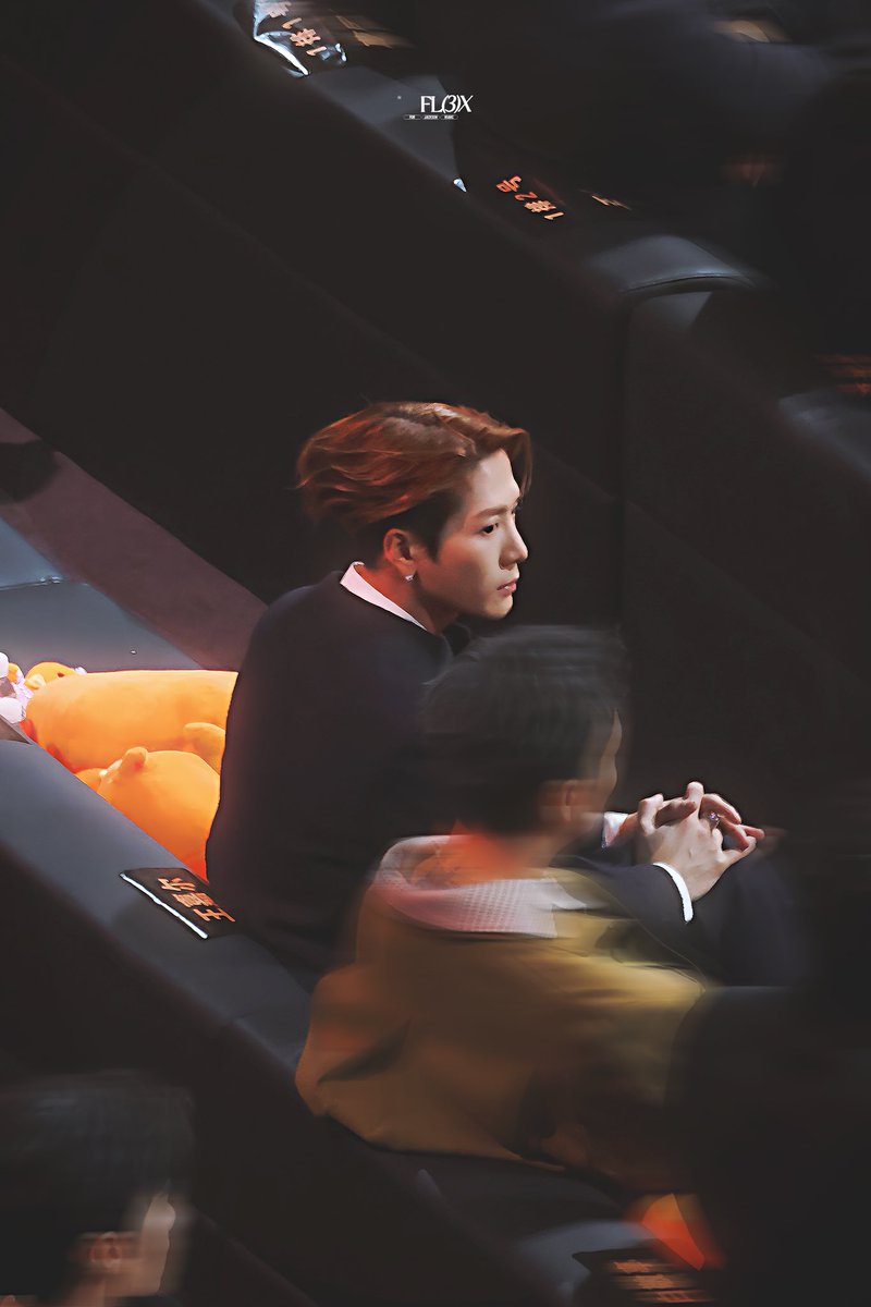 FL3X852- tweet media