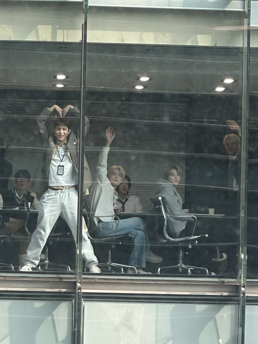 one of the craziest fan taken photos of nct 127