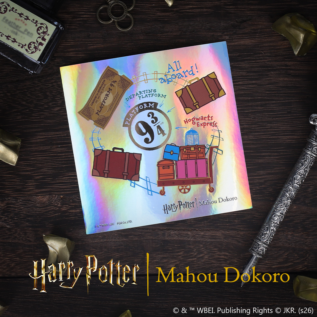 hpst_jp's tweet image. 🚉 #マホウドコロ 東京駅店
オープンまであと2週間！

東京駅店限定✨
ホグワーツ特急デザインの
オーロラステッカーが登場🌈🚂

きらめく質感が魅力の、
ここでしか出会えない特別なアイテムです🪄

店舗情報👇
bit.ly/49x45Wz

#ハリポタ