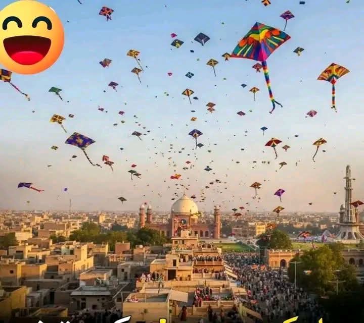 Mehwishnaz1234's tweet photo. بابا جی کہتے ہیں 🥸
مرد اور پتنگ میں کوئی فرق نہیں ہوتا ۔۔
ذرا سی ڈهیل دو تو پڑوس کی چهت پر ملیں گے😂🤤
#Mahiii ❤️ ❤️ 😂😂😂 https://t.co/GtjEm5d0mU
