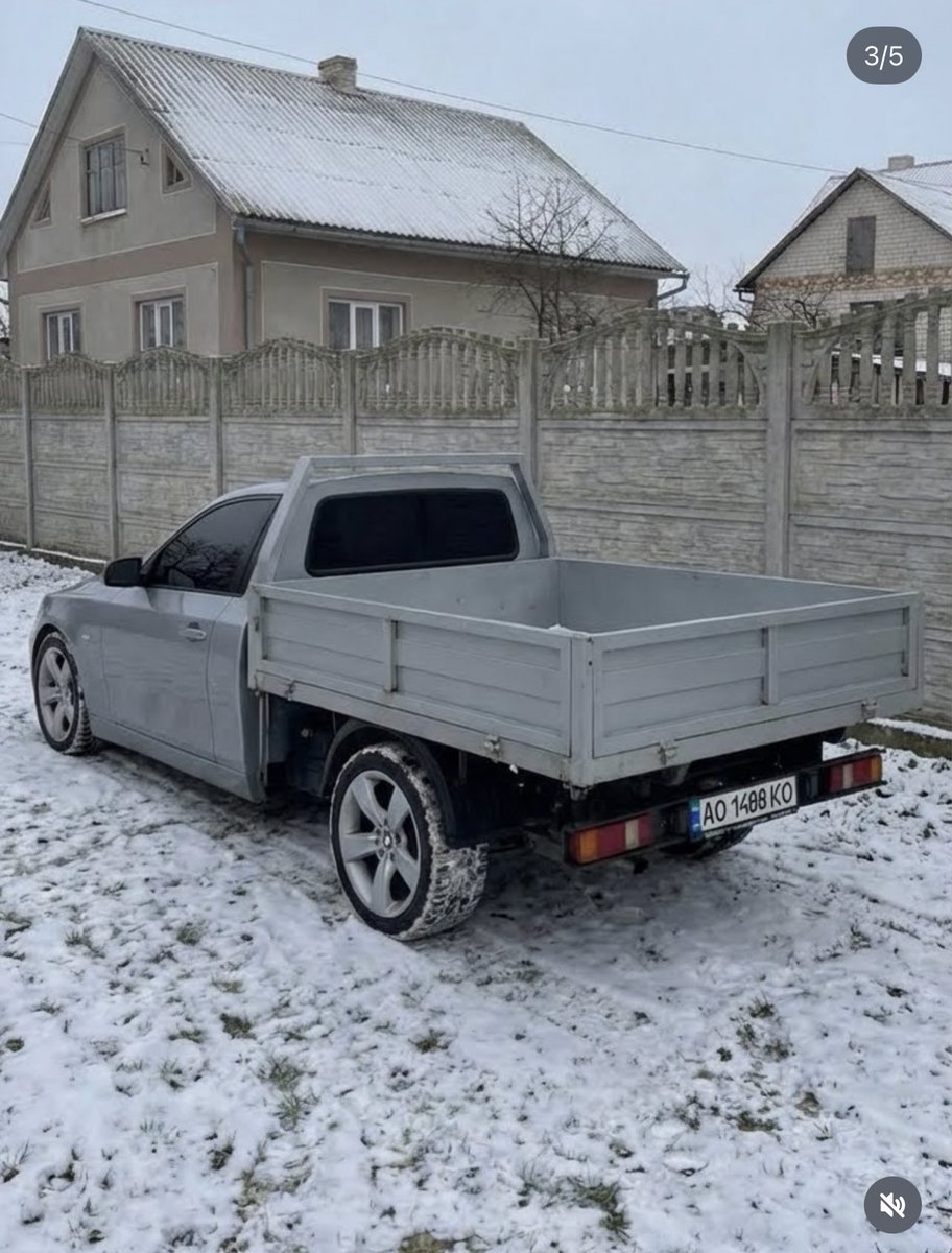 hoonited's tweet photo. Cet utilitaire BMW est à vendre pour 4000$, ça valide ou pas ? https://t.co/3H17xPulvW
