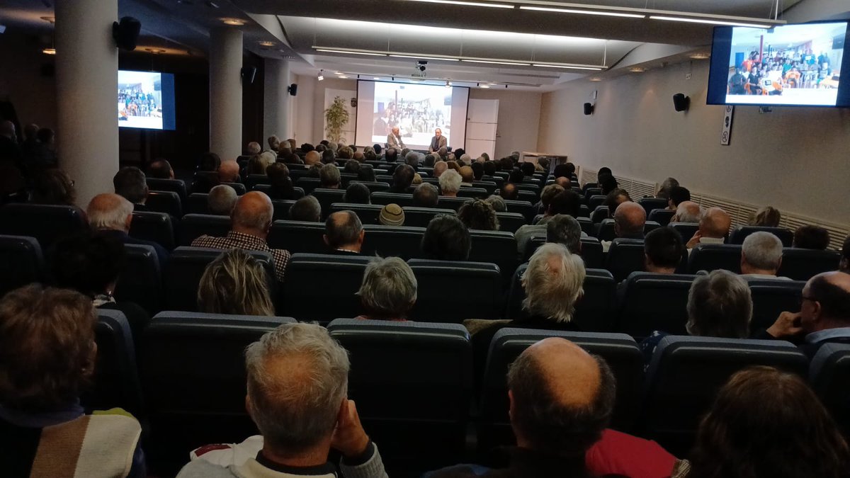 Gracias a todos/as los que ayer nos acompañásteis en la presentación del libro. Gracias Emilio Alfaro. Gracias Betagarri Liburuak . Guztioi, bihotzez, mila esker!