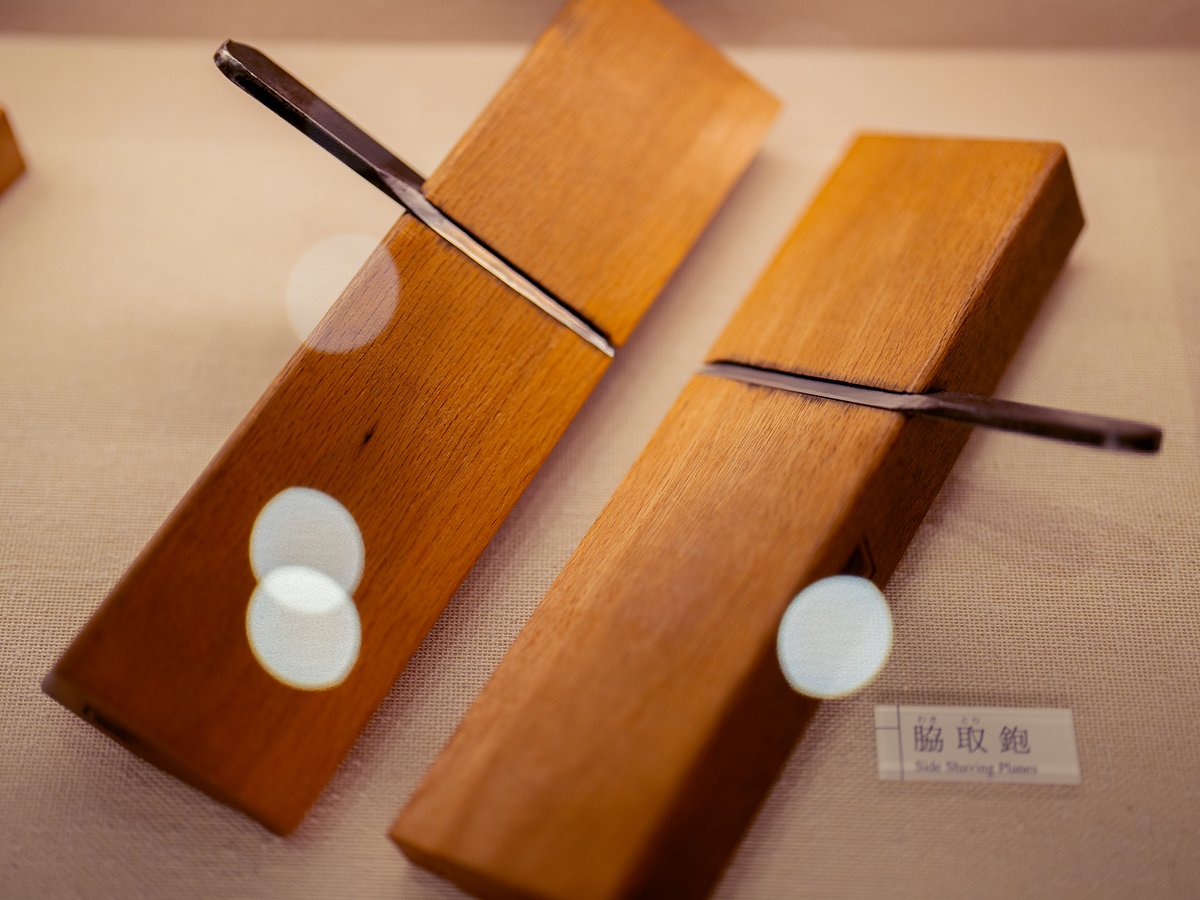 脇取鉋 溝の側面を削るための鉋 常設展示 --- Wakitori-ganna (Side