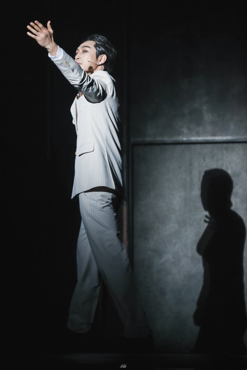 two_moons_pic's tweet photo. 260205 보니앤클라이드 커튼콜

~ᰔ

클라이드 배로우 役 #배나라 https://t.co/8WgasgVzH8