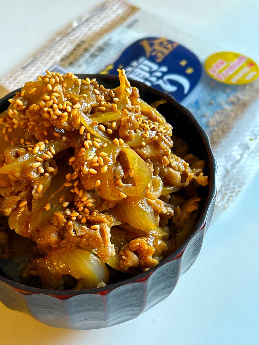 urapyon_net's tweet photo. 「それでは歌っていただきましょう🎤

徑山寺味噌の豚の生姜焼き丼
feat.金ごまプレミアムオールスターズで、

『これが令和の米騒動』」

#徑山寺味噌
#堀河屋野村
#三ツ星醤油
#金胡麻premium
#やまつ辻田 https://t.co/u75OtnZ2WM