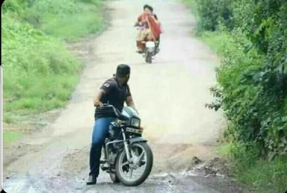 ReganRezz240015's tweet photo. When she said she's going to the mosque and you meet her heading to the hotel🤔😀 https://t.co/RT18g3iIKr