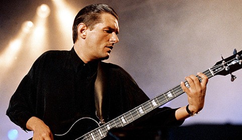 MaxxGhe's tweet image. 06/02/1998.
Il cantante austriaco synth pop anni 80 Falco (all'anagrafe Johann Hölzel) muore in un incidente stradale a soli 40 anni.
Der Kommissar: youtu.be/8-bgiiTxhzM
#Falco