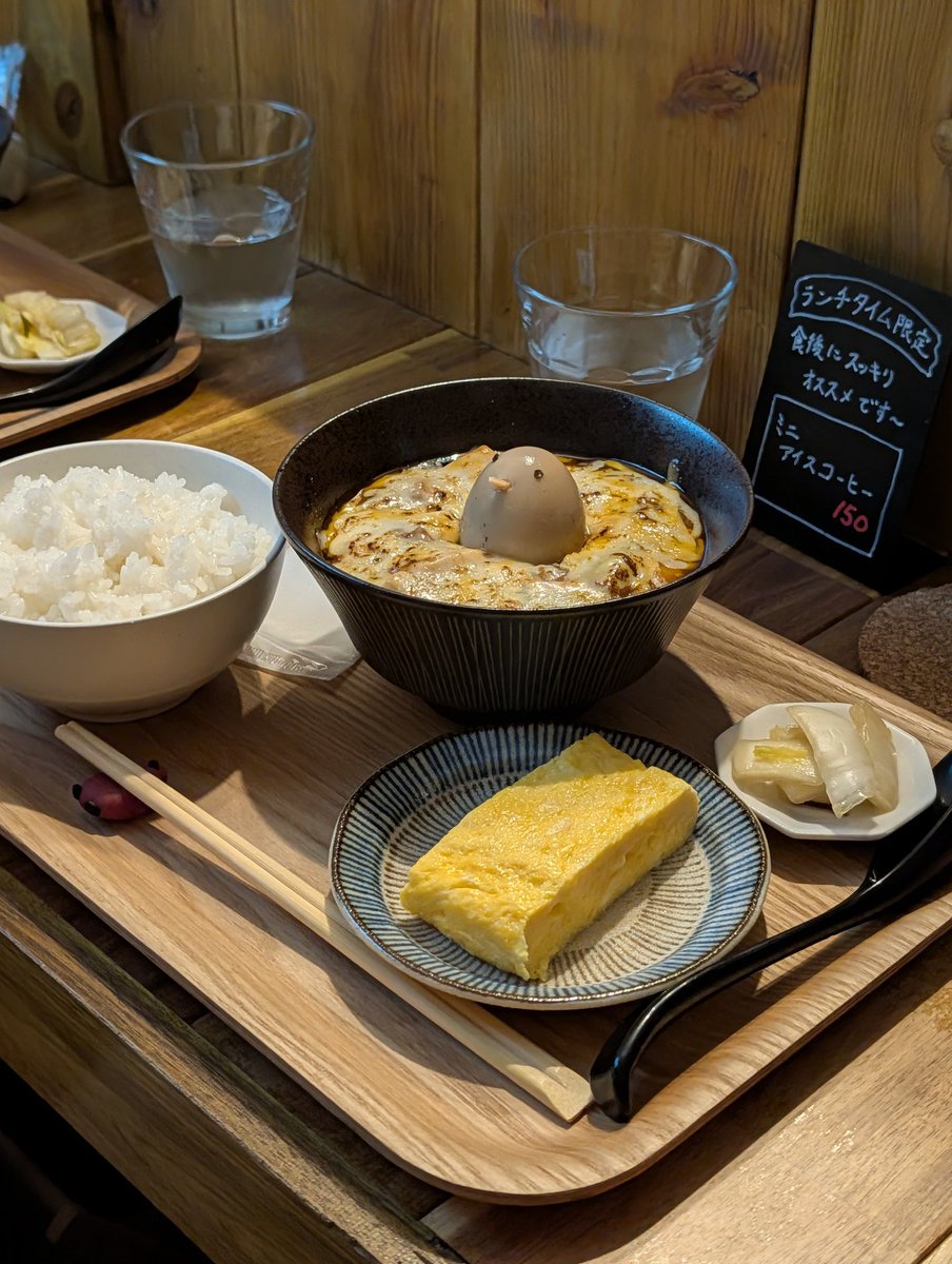 yamazo_3's tweet photo. 今日はひっさしぶりにお仕事お休みして、大阪天満宮そば、人鳥食堂さんでランチ。
やはりここの麻婆豆腐には炙りチーズが外せない。もちろんペン玉もね。 https://t.co/3ZbcVJ2Ts3