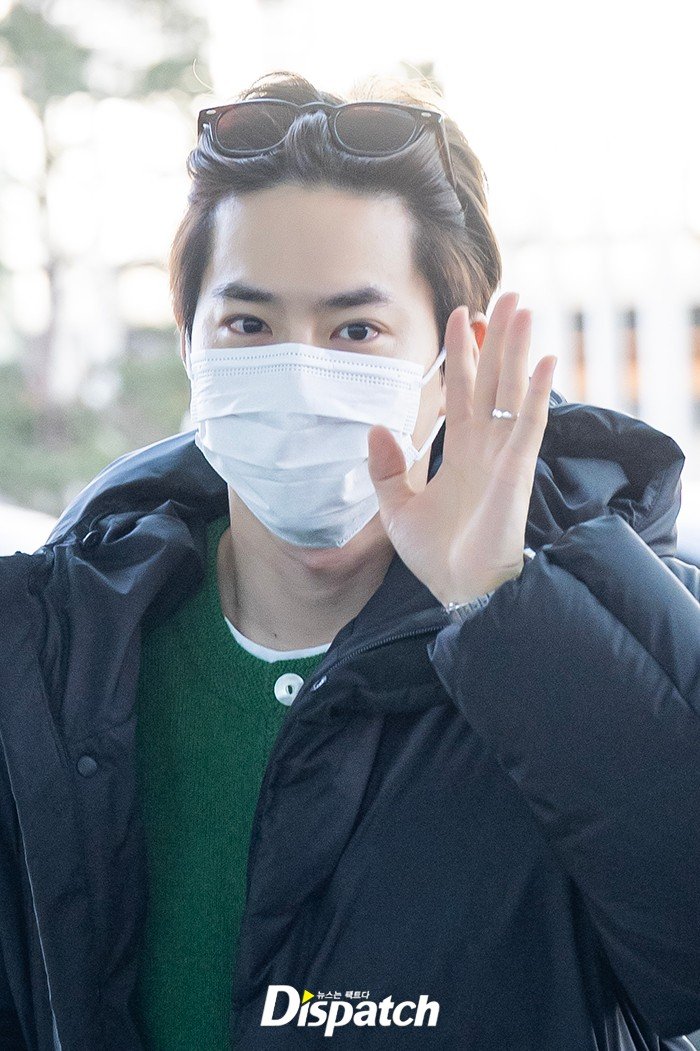 juncotton_s2's tweet photo. 준면이 손에 끼고 있는 반지 팝업 엠디 반지인가 https://t.co/UnysOntbs1