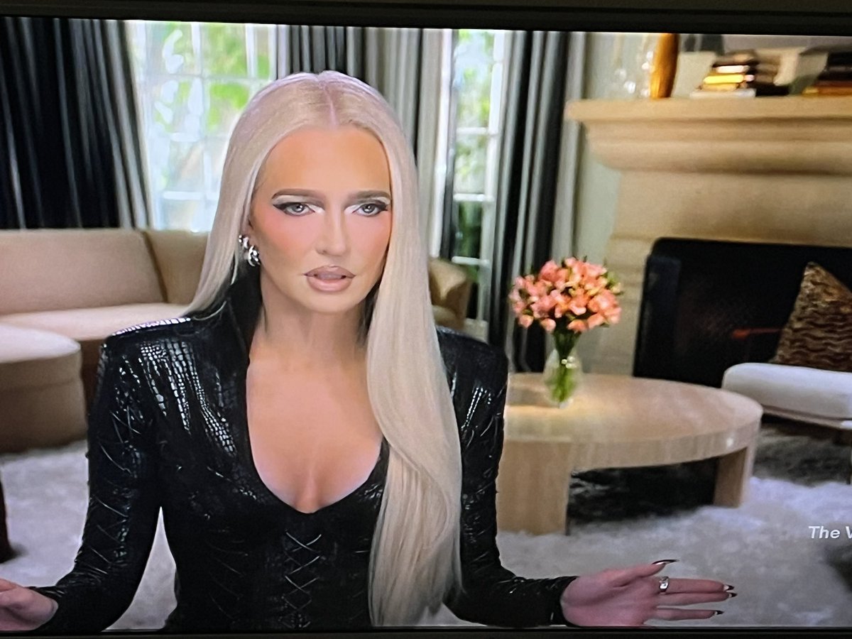 Erika’s new confessional look!! #RHOBH