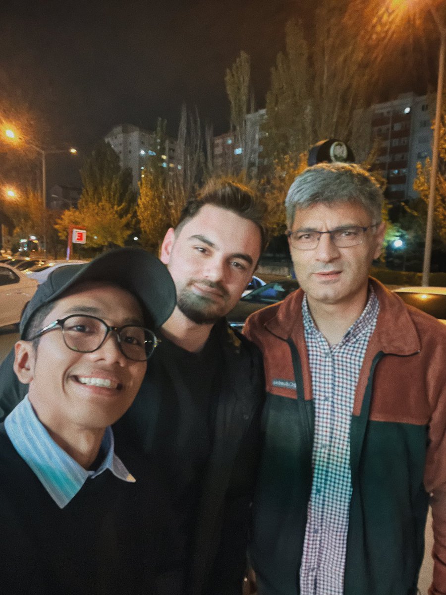 jafeone131's tweet photo. @Thebestfigen And 2 weeks after the event, I went to his place to give him a gift of authentic Kopi Luwak from Indonesia. Because he said "I've been to your country about 3 years ago. I really like Luwak Coffee. Can you bring me that one from ur home?" And here we go with the coolest uncle😁 https://t.co/WNZ2YqpiCU