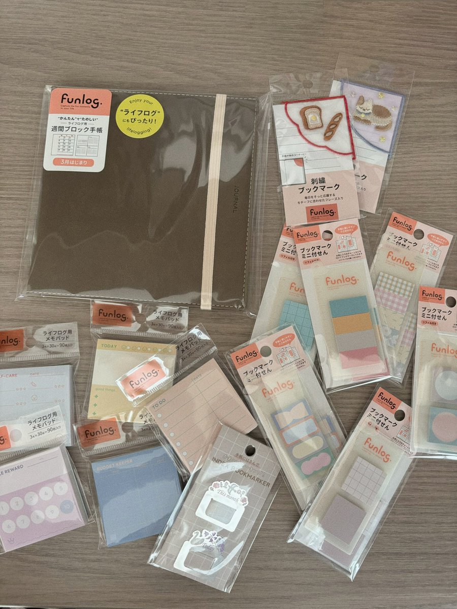 yohacu_life's tweet photo. マークスさんのファンログたちが届いたー♡これ使ってライフログするのたのしみ♪

 #購入品  #marks  #マークス  #文房具  #funlog https://t.co/ht7uTRR1tv