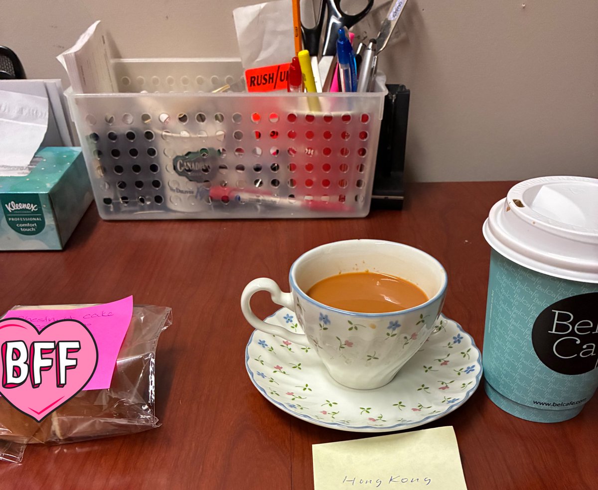 KitsshinoH's tweet image. 5年間お世話になったDTのオフィス最終日、同僚達からの差し入れやカードやプレゼントに胸がいっぱいになって、泣かないつもりだったのに涙が勝手に出た。優しさや親切に感激して涙が出たのはいつぶりだろうか🫶🏻