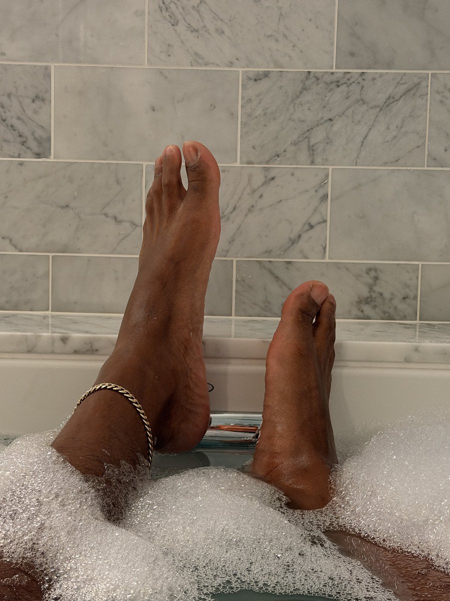 12InchSoles's tweet photo. Time to relax… Who’s trying to worship these size 12.5. https://t.co/lmzYNC3xBJ