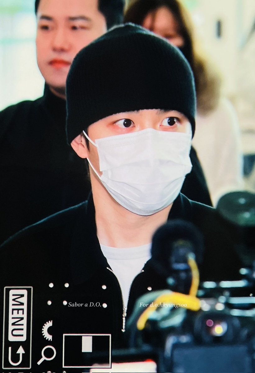 exodohbrasil's tweet image. Kyungsoo no aeroporto de Incheon a caminho de Xangai. 🐧✨️

Ele está usando a jaqueta nova que o Kai lhe deu de presente 🥺

#도경수 #디오 #DO(D.O.) #DOHKYUNGSOO @DOHKYUNGSOO_X @weareoneEXO