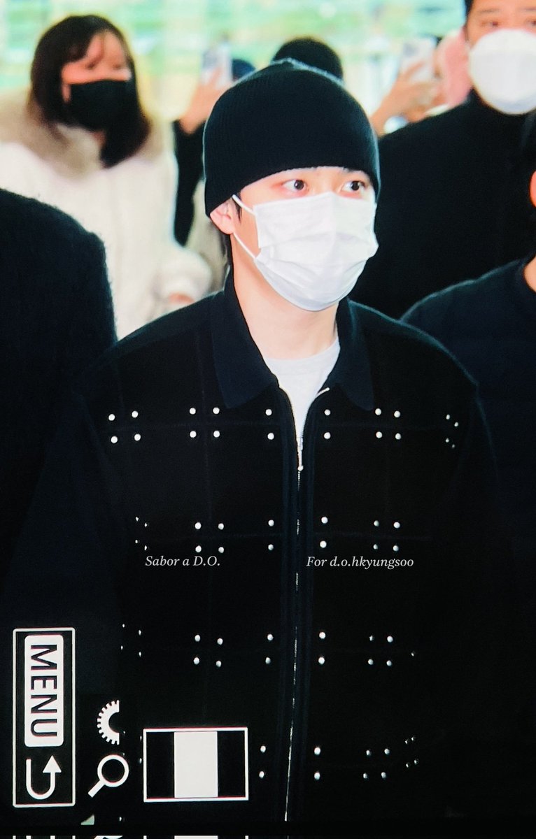 exodohbrasil's tweet image. Kyungsoo no aeroporto de Incheon a caminho de Xangai. 🐧✨️

Ele está usando a jaqueta nova que o Kai lhe deu de presente 🥺

#도경수 #디오 #DO(D.O.) #DOHKYUNGSOO @DOHKYUNGSOO_X @weareoneEXO