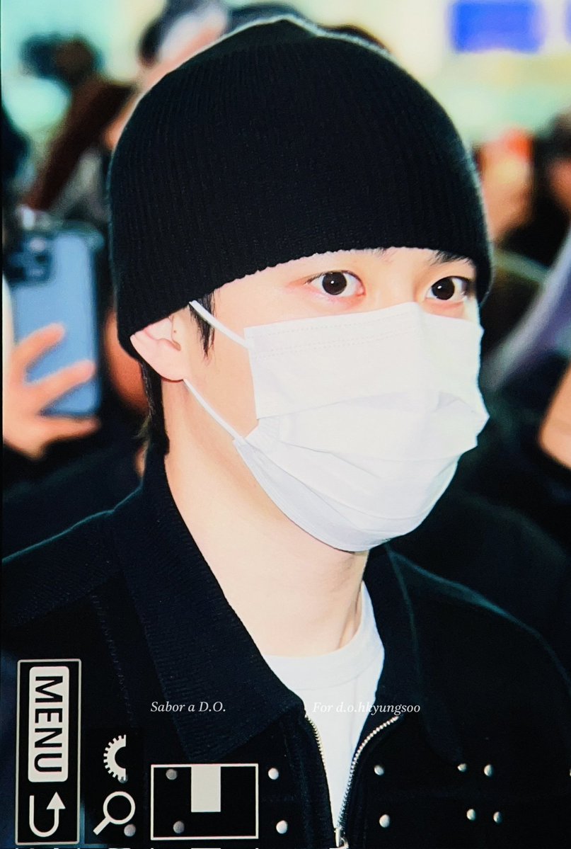 exodohbrasil's tweet image. Kyungsoo no aeroporto de Incheon a caminho de Xangai. 🐧✨️

Ele está usando a jaqueta nova que o Kai lhe deu de presente 🥺

#도경수 #디오 #DO(D.O.) #DOHKYUNGSOO @DOHKYUNGSOO_X @weareoneEXO