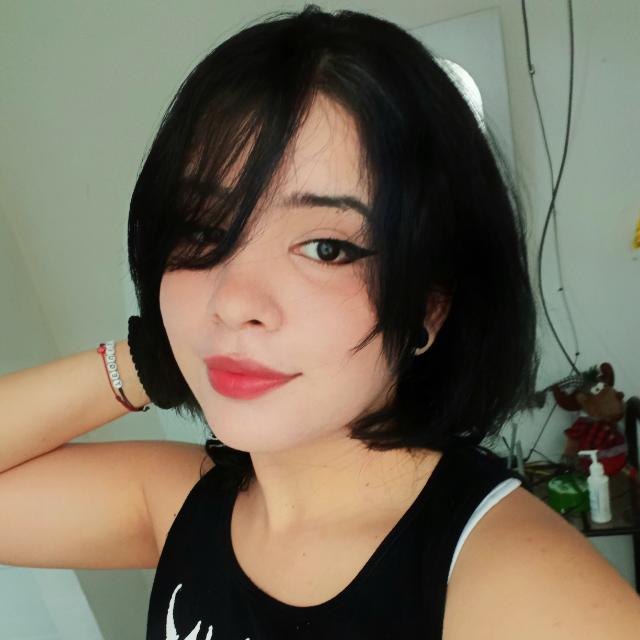 ValentCookies's tweet photo. Short hair for throwback Thursday!! https://t.co/LUJ32DOwtu